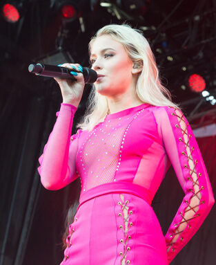 Zara_Larsson_Stavernfestivalen_(203303).jpg